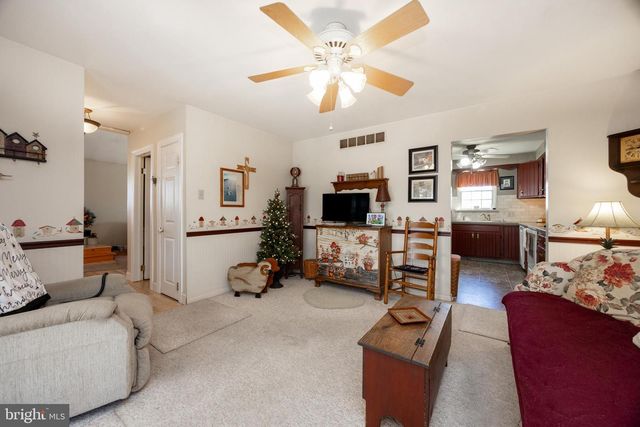 3 CAROUSEL DR, Telford, PA 18969