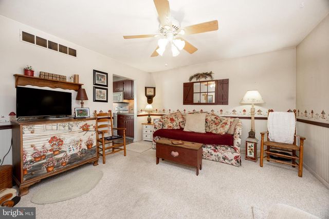 3 CAROUSEL DR, Telford, PA 18969