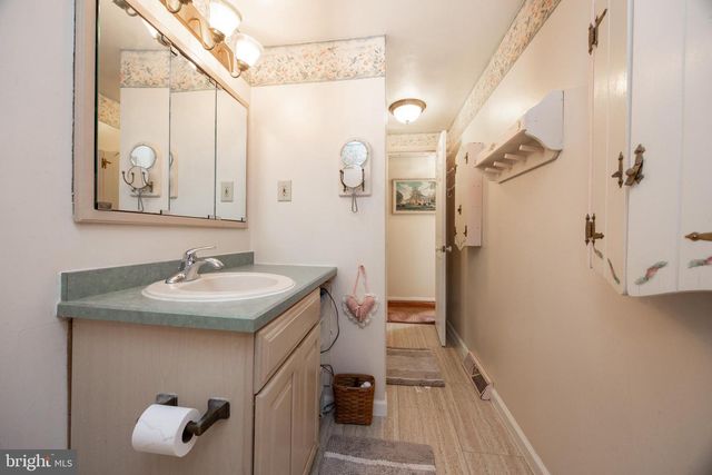 3 CAROUSEL DR, Telford, PA 18969