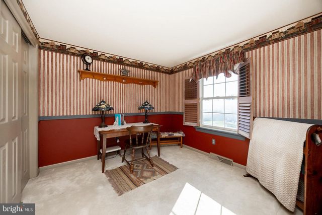 3 CAROUSEL DR, Telford, PA 18969