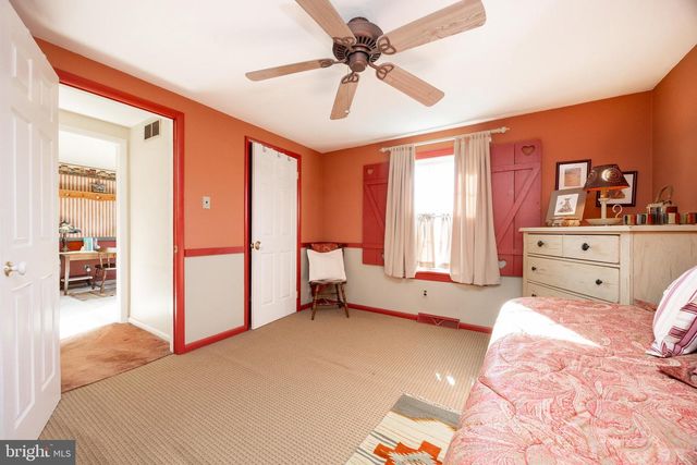 3 CAROUSEL DR, Telford, PA 18969