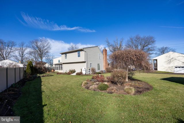 3 CAROUSEL DR, Telford, PA 18969