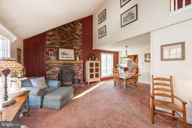 3 CAROUSEL DR, Telford, PA 18969