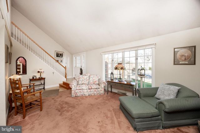 3 CAROUSEL DR, Telford, PA 18969