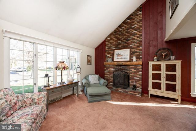 3 CAROUSEL DR, Telford, PA 18969