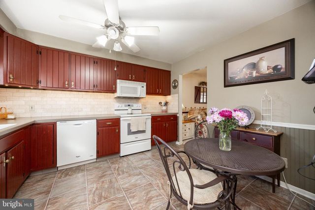 3 CAROUSEL DR, Telford, PA 18969