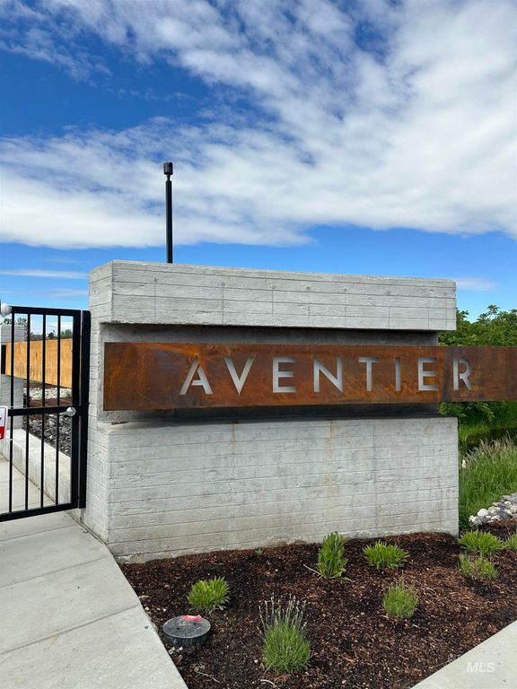 5828 W Acrewood Ln, Eagle, ID 83616 photo 8