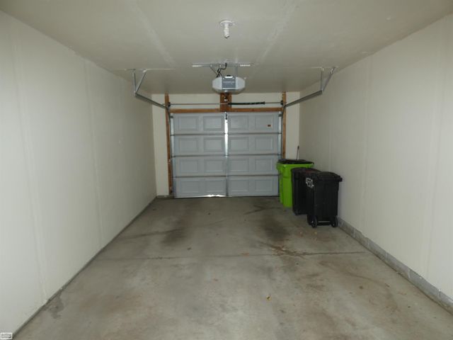 45537 Hidden View Court, Utica, MI 48315