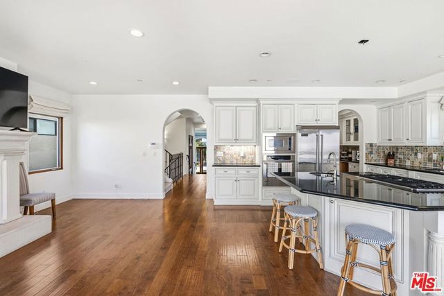 17 Privateer Street, Marina Del Rey, CA 90292