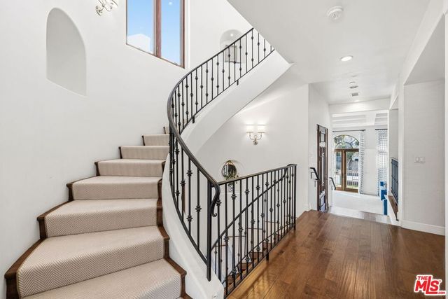 17 Privateer Street, Marina Del Rey, CA 90292