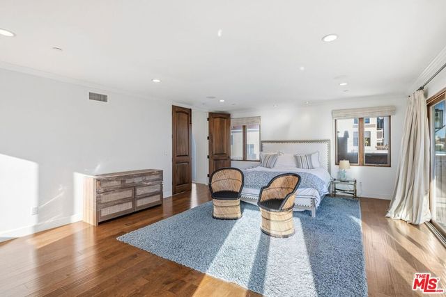 17 Privateer Street, Marina Del Rey, CA 90292