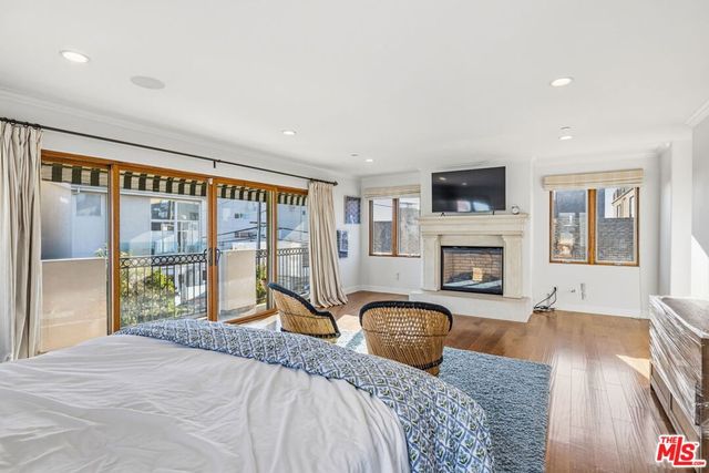 17 Privateer Street, Marina Del Rey, CA 90292