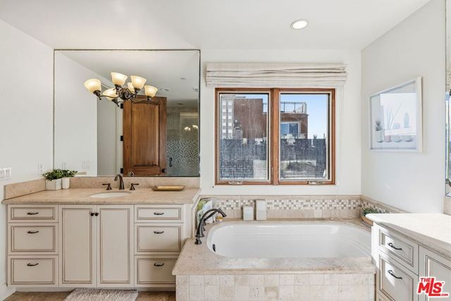 17 Privateer Street, Marina Del Rey, CA 90292