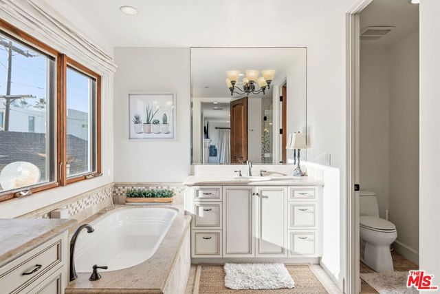 17 Privateer Street, Marina Del Rey, CA 90292