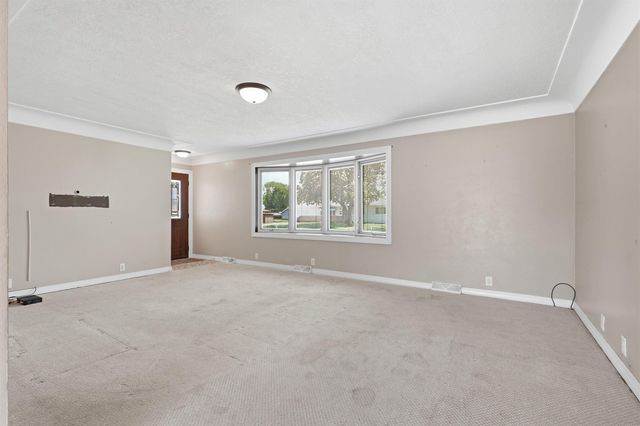 2724 Barton Avenue, Waterloo, IA 50702