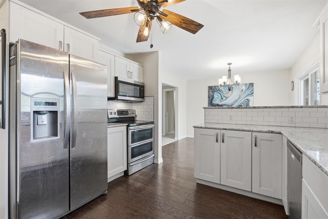 2724 Barton Avenue, Waterloo, IA 50702
