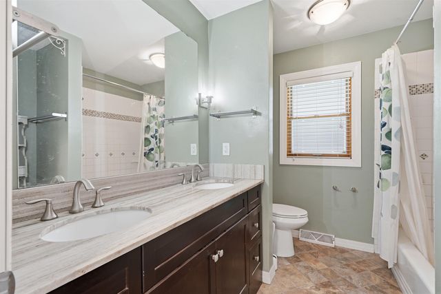 2724 Barton Avenue, Waterloo, IA 50702