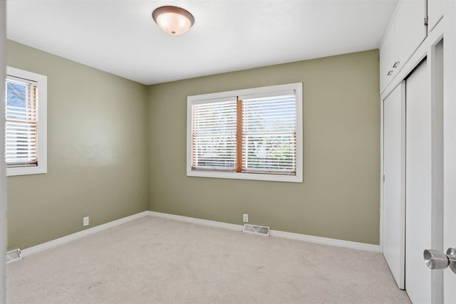 2724 Barton Avenue, Waterloo, IA 50702
