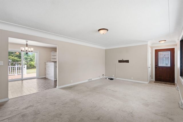 2724 Barton Avenue, Waterloo, IA 50702
