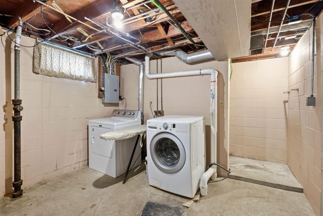 2724 Barton Avenue, Waterloo, IA 50702