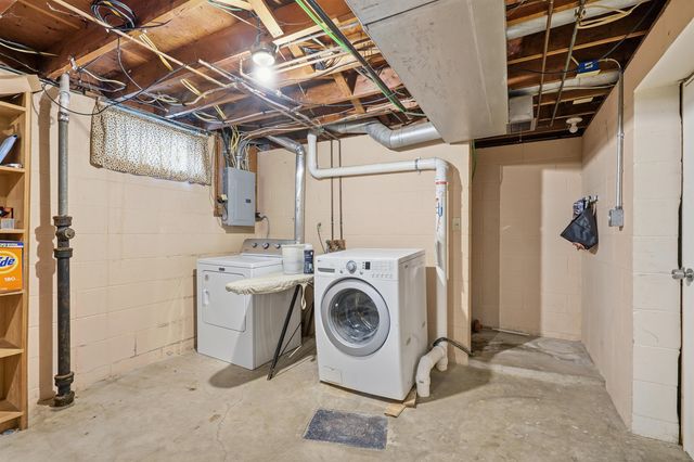 2724 Barton Avenue, Waterloo, IA 50702