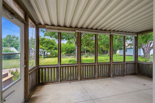 2724 Barton Avenue, Waterloo, IA 50702