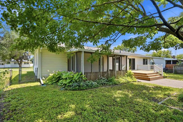 2724 Barton Avenue, Waterloo, IA 50702