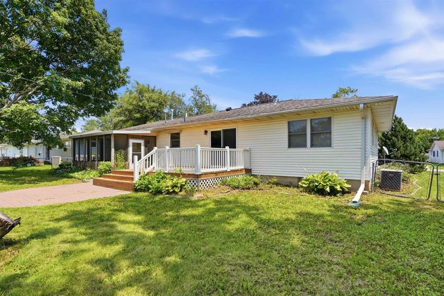 2724 Barton Avenue, Waterloo, IA 50702