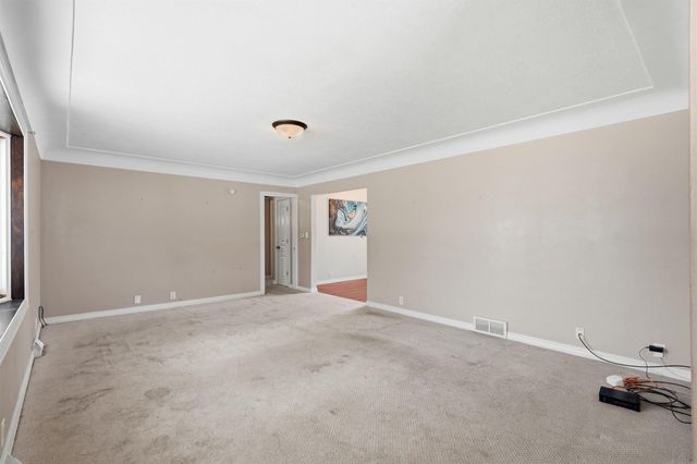 2724 Barton Avenue, Waterloo, IA 50702