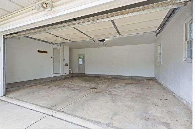 2724 Barton Avenue, Waterloo, IA 50702