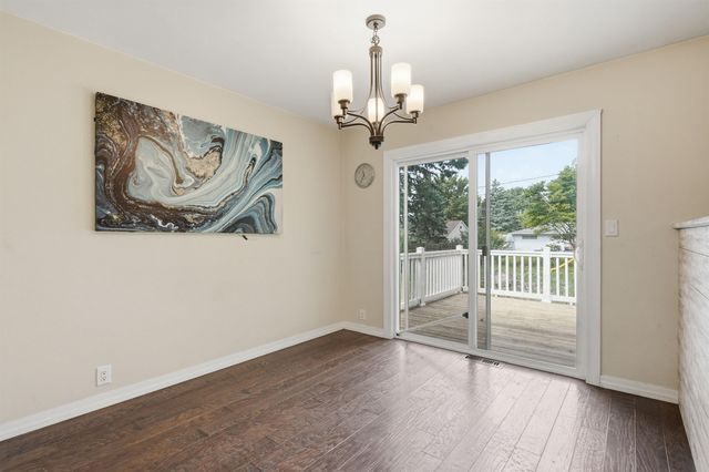 2724 Barton Avenue, Waterloo, IA 50702