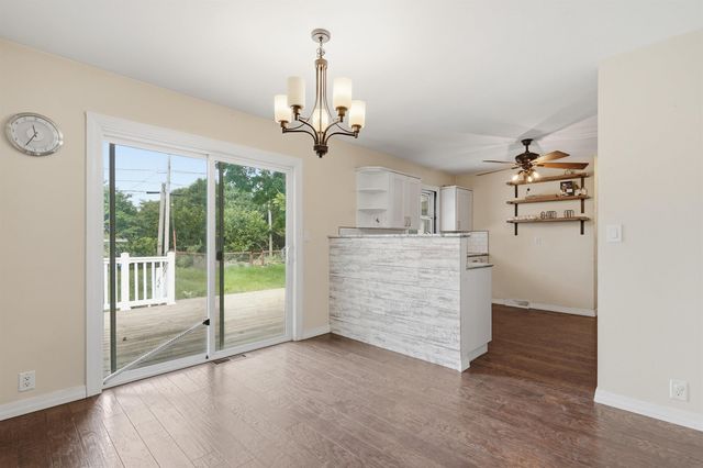2724 Barton Avenue, Waterloo, IA 50702