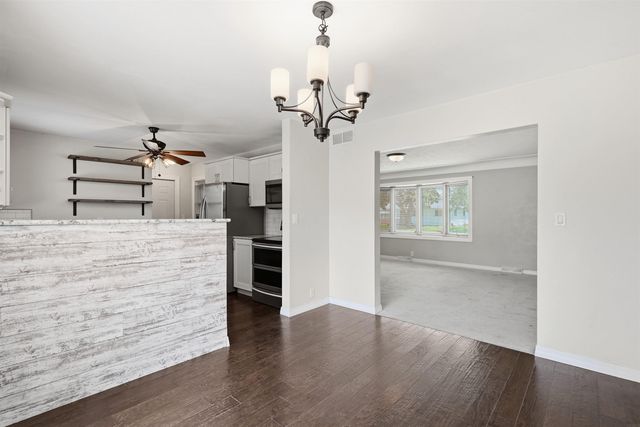 2724 Barton Avenue, Waterloo, IA 50702