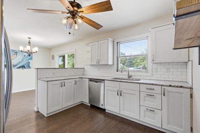 2724 Barton Avenue, Waterloo, IA 50702