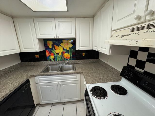 4050 4TH STREET N 305, St Petersburg, FL 33703