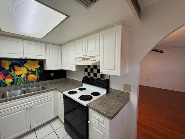4050 4TH STREET N 305, St Petersburg, FL 33703