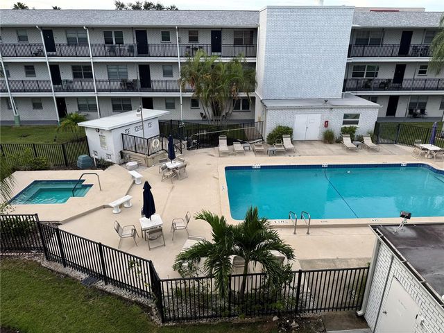4050 4TH STREET N 305, St Petersburg, FL 33703