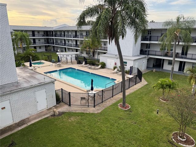4050 4TH STREET N 305, St Petersburg, FL 33703