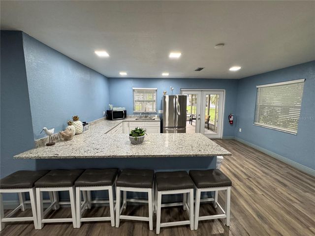 4050 4TH STREET N 305, St Petersburg, FL 33703