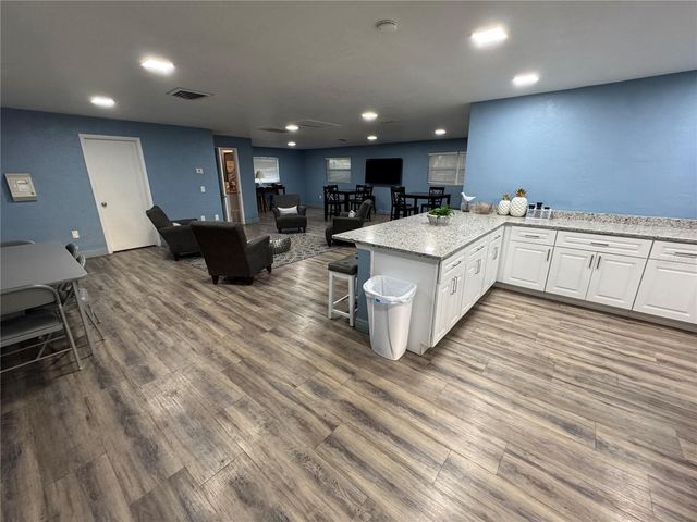 4050 4TH STREET N 305, St Petersburg, FL 33703
