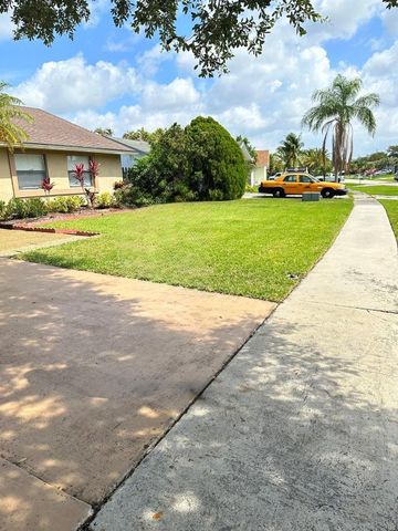 9138 Bedford Drive, Boca Raton, FL 33434