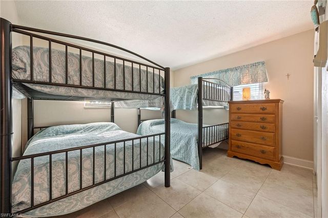 5231 SW 2nd PL, Cape Coral, FL 33914