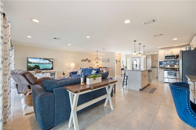 5231 SW 2nd PL, Cape Coral, FL 33914