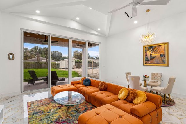 202 SE 4th Street, Delray Beach, FL 33483