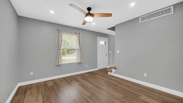 236 Kimrich Circle N, Valparaiso, IN 46385