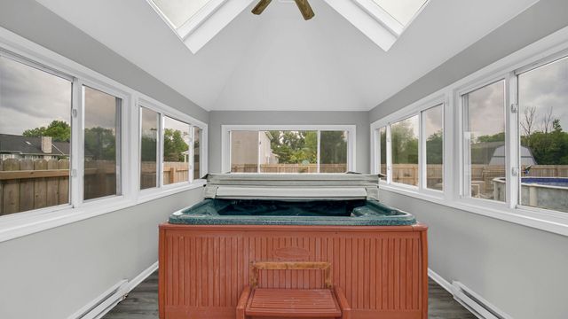 236 Kimrich Circle N, Valparaiso, IN 46385