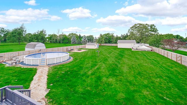 236 Kimrich Circle N, Valparaiso, IN 46385