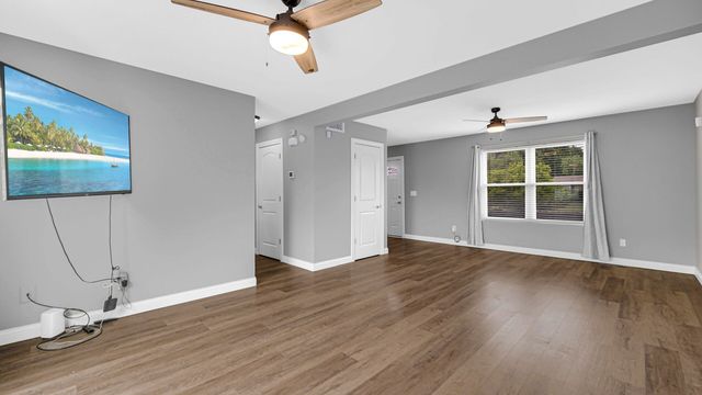 236 Kimrich Circle N, Valparaiso, IN 46385