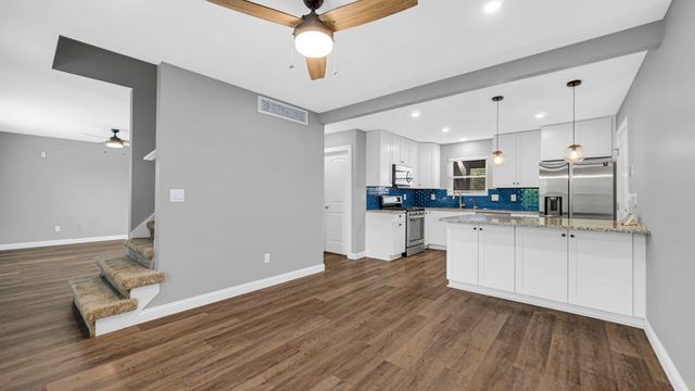 236 Kimrich Circle N, Valparaiso, IN 46385