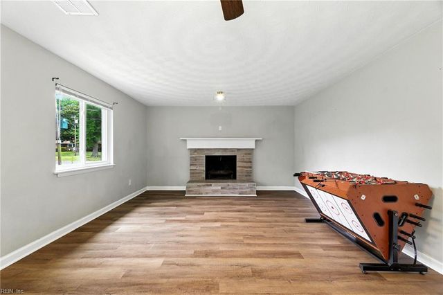 610 Charlton DR, Hampton, VA 23666